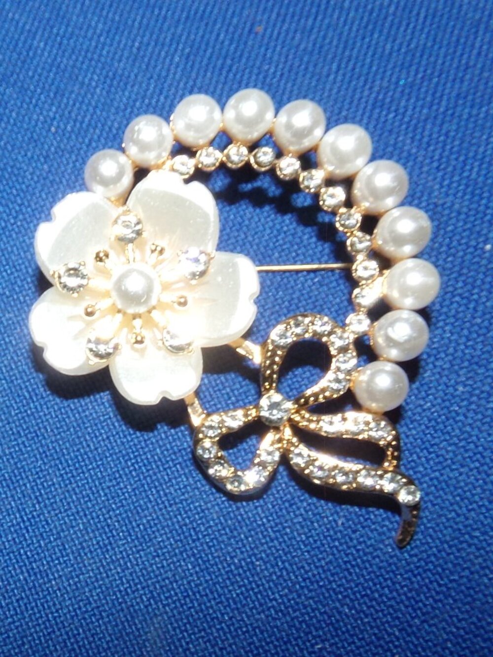 Vintage Faux Pearl &  Crystals Goldtone Flower & Ribbon Lapel Pin Brooch